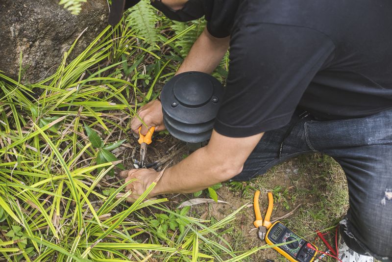 Local Lamp Post Repair pros at work